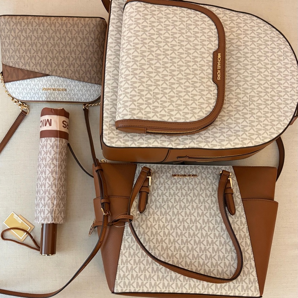 Michael Kors Medium Jaycee Logo Zip Pocket Backpack in Vanilla and Brown - Picture 4 of 4